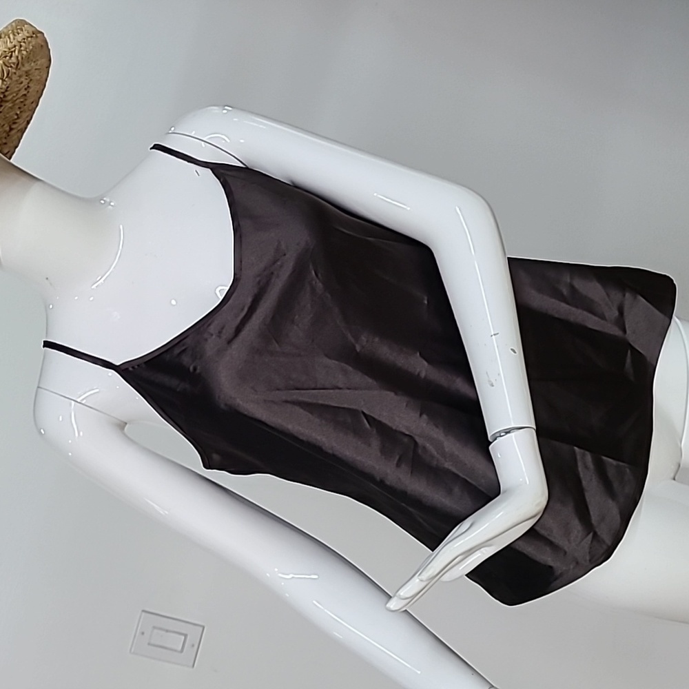 Apt. 9 Gunmetal Tank